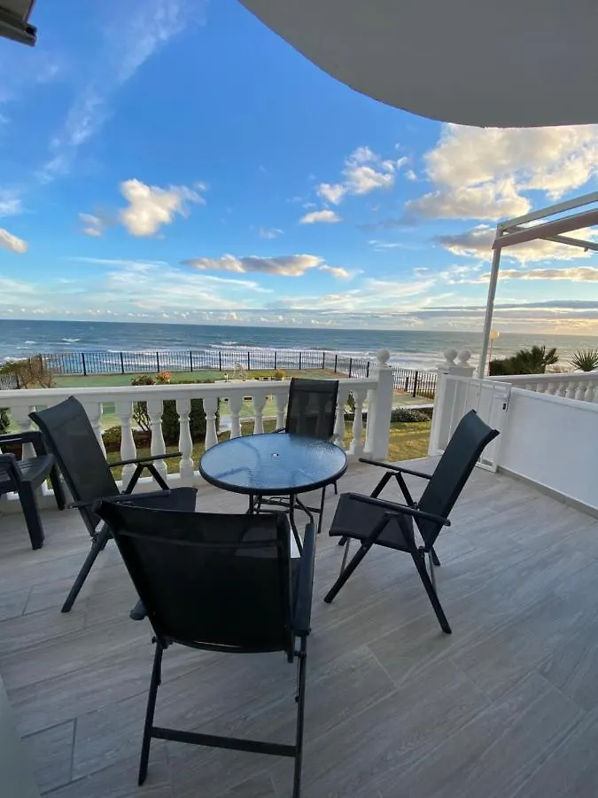 Apartment On Beach Mijas Sitio de Calahonda Espagne