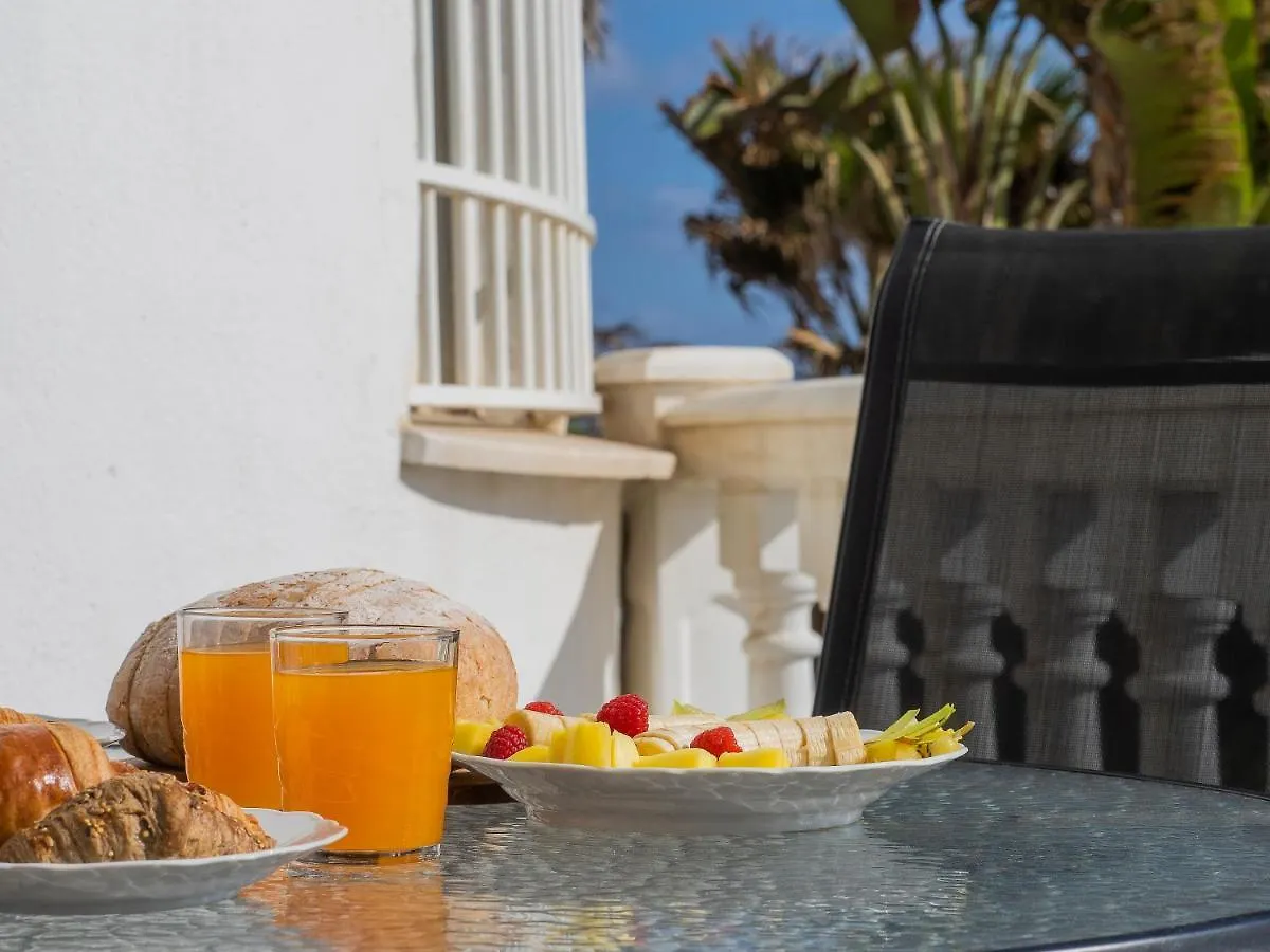 Apartment On Beach Mijas Sitio de Calahonda
