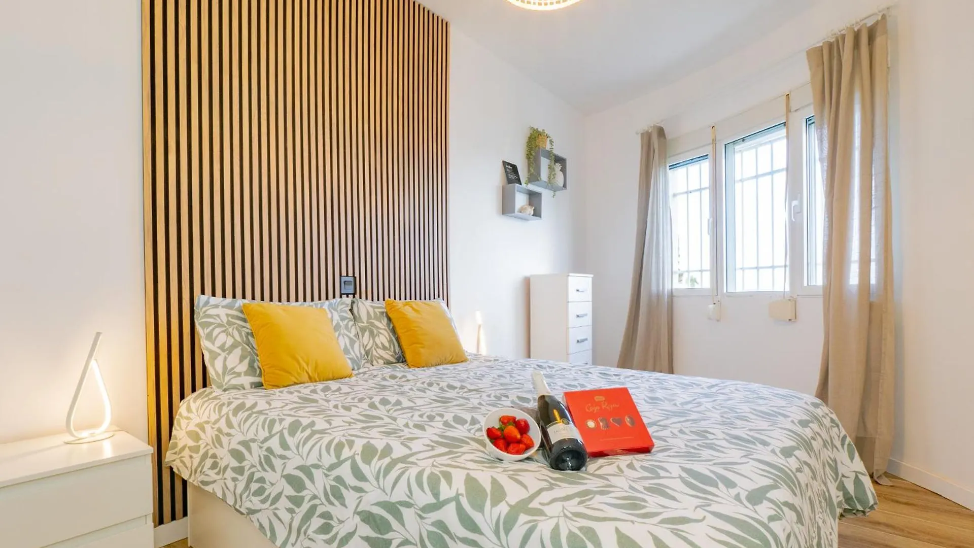 Apartment On Beach Mijas Sitio de Calahonda Espagne